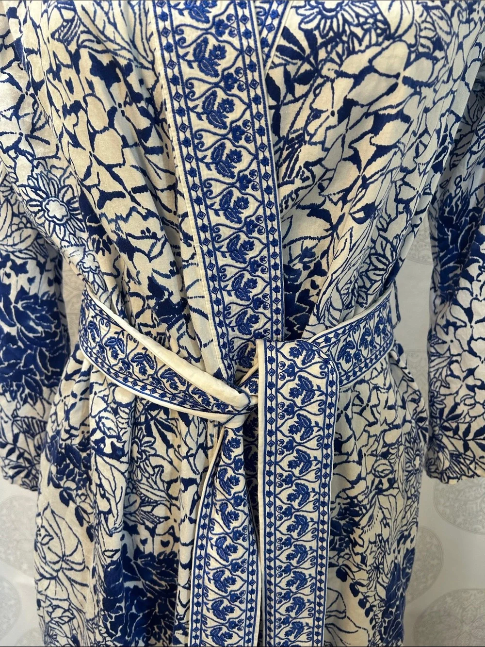 Cabernet Embroidered Blue and White Floral Kimono Beach Cover-Up Robe Women S - Picture 6 of 6